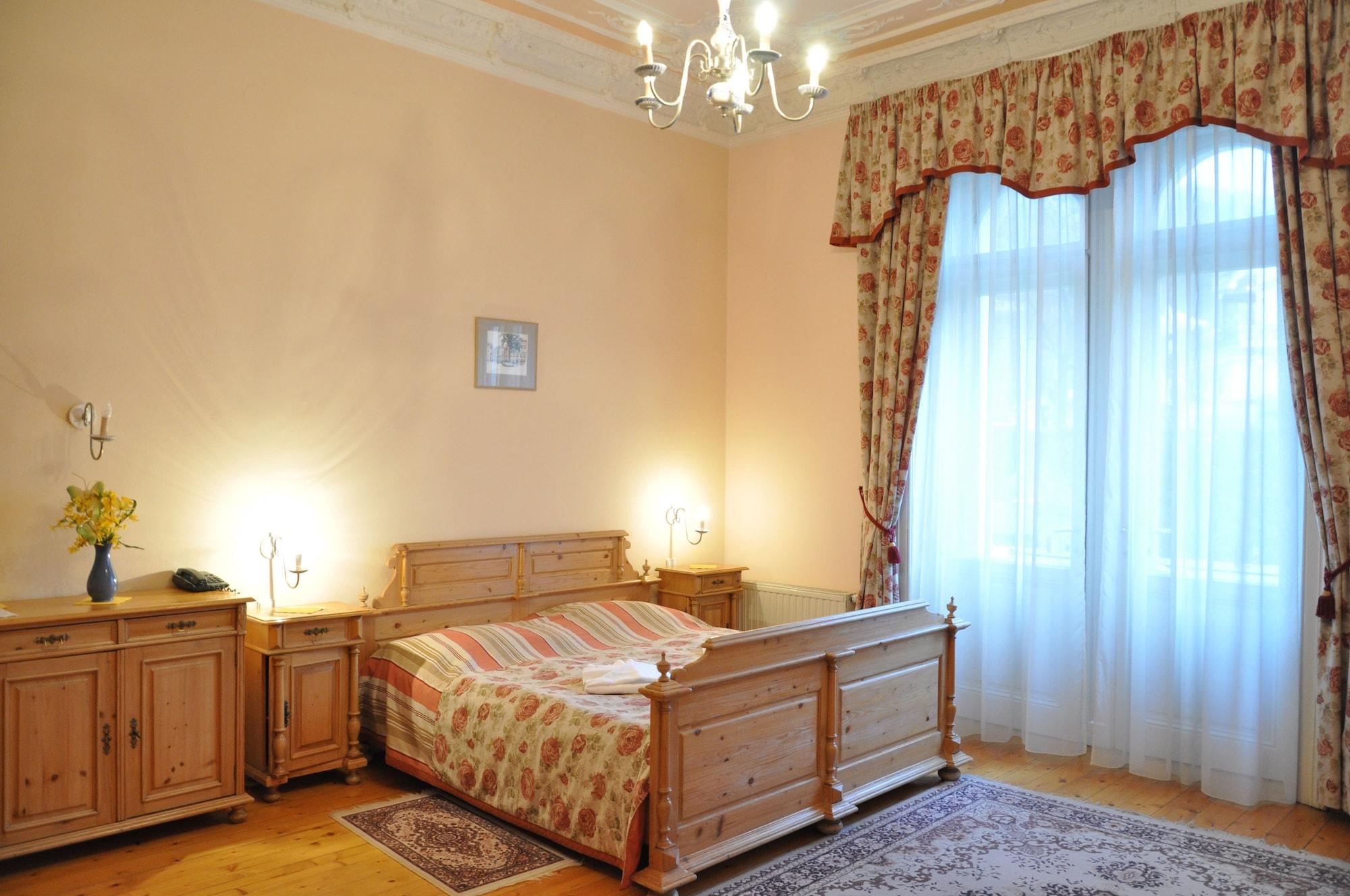 Hotel Heluan Karlovy Vary Esterno foto